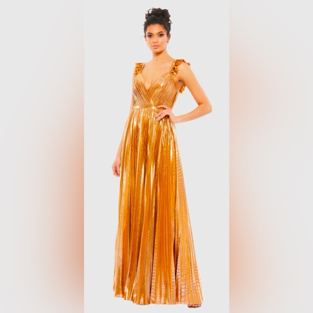 💃🏽IEENA for MAC DUGGAL Pleated Ruffle Sleeveless Gown. Color: Gold. Size: 12